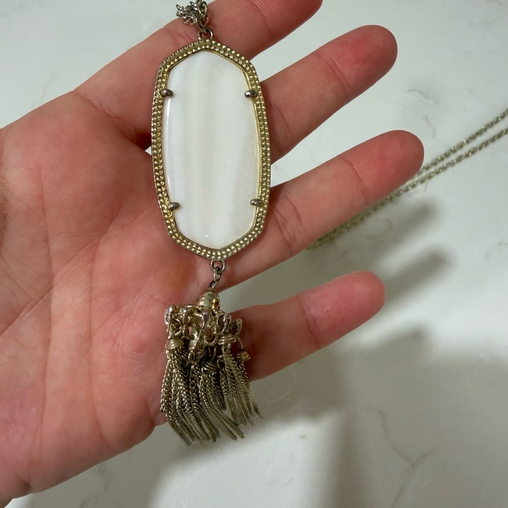 Kendra scott pendant necklace